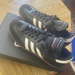 Men’s Adidas “Samba Classic” shoes